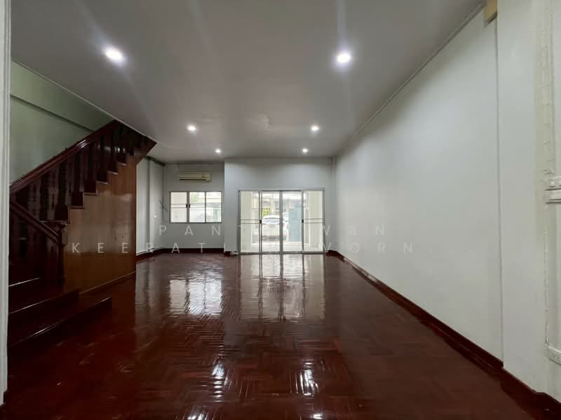 บ้านทาวน์โฮม 3 ชั้น ซอยอารีย์สัมพันธ์ 3 บ้านเปล่า 3 ห้องนอน 3 ห้องน้ำ, Bangkok, Phaya Thai, Bangkok, 3 Bedrooms, 200 sqm, Townhouse For Rent, by Panthawan Keeratithavornanan, 500410425 - DDproperty.com