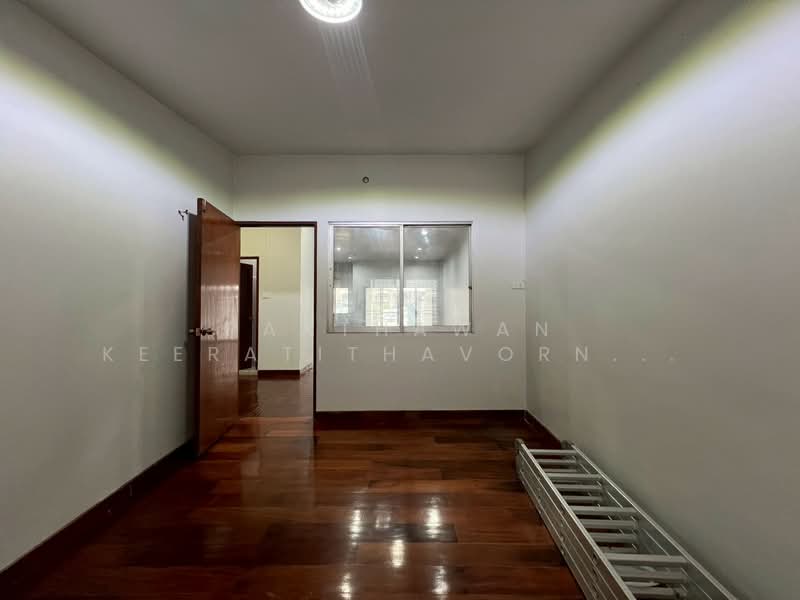 บ้านทาวน์โฮม 3 ชั้น ซอยอารีย์สัมพันธ์ 3 บ้านเปล่า 3 ห้องนอน 3 ห้องน้ำ, Bangkok, Phaya Thai, Bangkok, 3 Bedrooms, 200 sqm, Townhouse For Rent, by Panthawan Keeratithavornanan, 500410425 - DDproperty.com