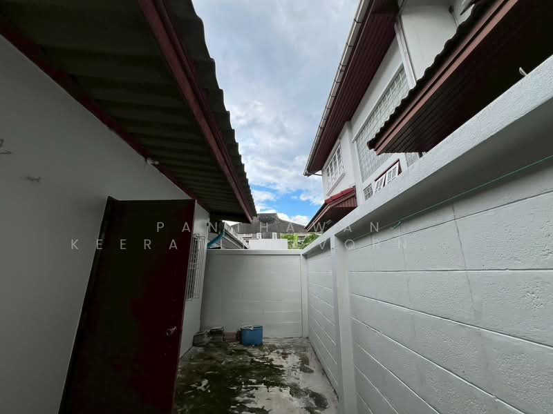 บ้านทาวน์โฮม 3 ชั้น ซอยอารีย์สัมพันธ์ 3 บ้านเปล่า 3 ห้องนอน 3 ห้องน้ำ, Bangkok, Phaya Thai, Bangkok, 3 Bedrooms, 200 sqm, Townhouse For Rent, by Panthawan Keeratithavornanan, 500410425 - DDproperty.com