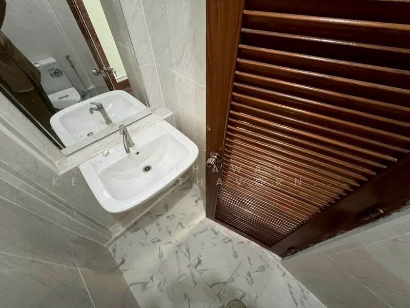 บ้านทาวน์โฮม 3 ชั้น ซอยอารีย์สัมพันธ์ 3 บ้านเปล่า 3 ห้องนอน 3 ห้องน้ำ, Bangkok, Phaya Thai, Bangkok, 3 Bedrooms, 200 sqm, Townhouse For Rent, by Panthawan Keeratithavornanan, 500410425 - DDproperty.com