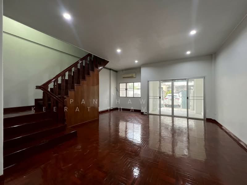 บ้านทาวน์โฮม 3 ชั้น ซอยอารีย์สัมพันธ์ 3 บ้านเปล่า 3 ห้องนอน 3 ห้องน้ำ, Bangkok, Phaya Thai, Bangkok, 3 Bedrooms, 200 sqm, Townhouse For Rent, by Panthawan Keeratithavornanan, 500410425 - DDproperty.com