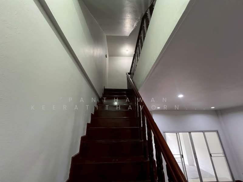บ้านทาวน์โฮม 3 ชั้น ซอยอารีย์สัมพันธ์ 3 บ้านเปล่า 3 ห้องนอน 3 ห้องน้ำ, Bangkok, Phaya Thai, Bangkok, 3 Bedrooms, 200 sqm, Townhouse For Rent, by Panthawan Keeratithavornanan, 500410425 - DDproperty.com