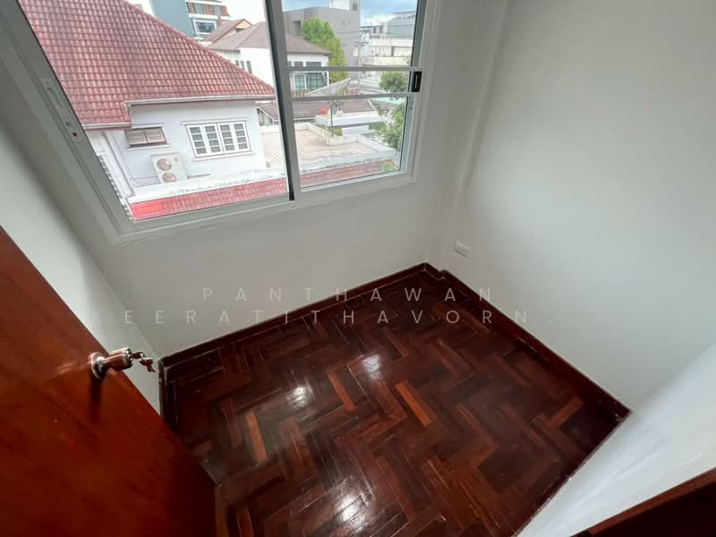 บ้านทาวน์โฮม 3 ชั้น ซอยอารีย์สัมพันธ์ 3 บ้านเปล่า 3 ห้องนอน 3 ห้องน้ำ, กรุงเทพ, พญาไท, กรุงเทพ, 200 ตร.ม., ทาวน์เฮ้าส์ ให้เช่า, โดย Panthawan Keeratithavornanan, 500410425 - DDproperty.com