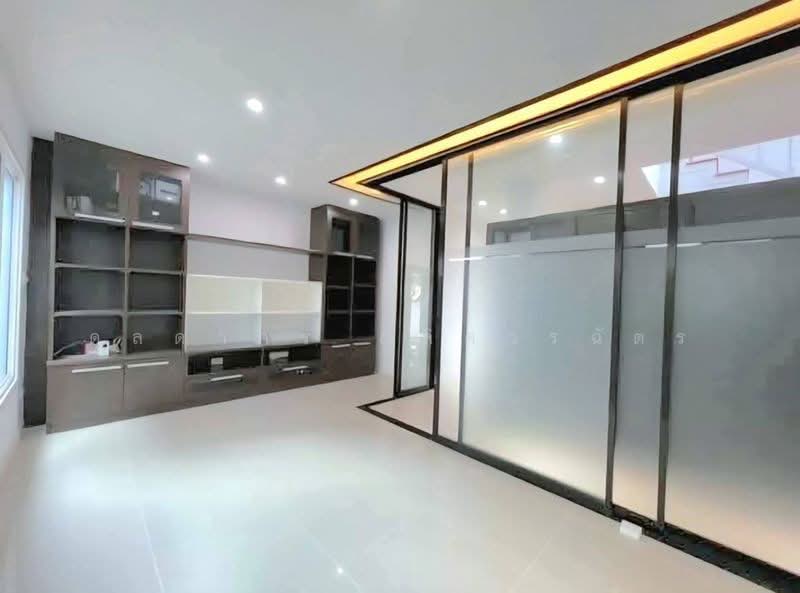 Cozy Nakniwat 37 Yaek 1-4 : โคซี่ นาคนิวาส 37 แยก 1-4, กรุงเทพ, ลาดพร้าว, กรุงเทพ, 180 ตร.ม., บ้านเดี่ยว ขาย, โดย ดลดากร ลลิตวรฉัตร, 500410448 - DDproperty.com