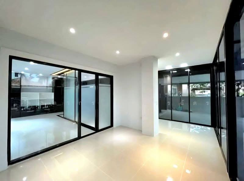 Cozy Nakniwat 37 Yaek 1-4 : โคซี่ นาคนิวาส 37 แยก 1-4, กรุงเทพ, ลาดพร้าว, กรุงเทพ, 180 ตร.ม., บ้านเดี่ยว ขาย, โดย ดลดากร ลลิตวรฉัตร, 500410448 - DDproperty.com