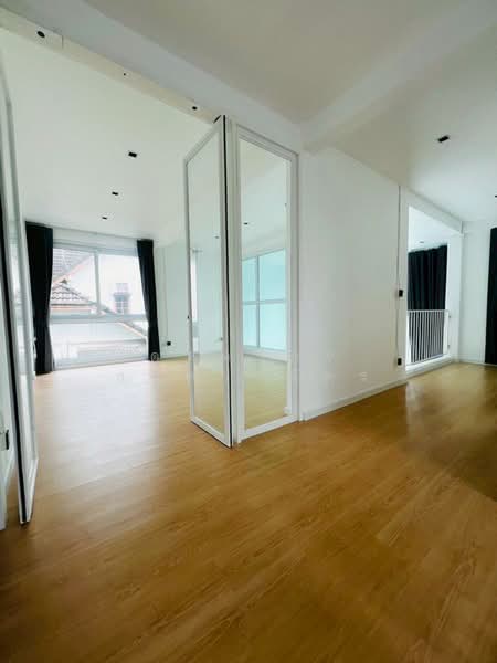 Maroon Ratchada 32, Bangkok, Chan Kasem, Chatuchak, Bangkok, 3 Bedrooms, 180 sqm, Condo For Sale, by ดลดากร ลลิตวรฉัตร, 500410453 - DDproperty.com