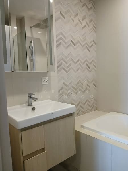 Oka Haus Sukhumvit 36, Bangkok, 3399 Rama 4 Road, Khong Tan, Khlong Toei, Bangkok, 1 Bedroom, 34 sqm, Condo For Rent, by Jaruwan Pungnoom, 500410480 - DDproperty.com