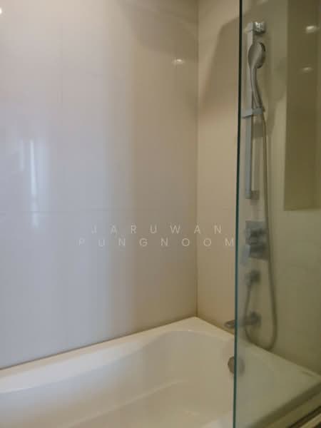 Oka Haus Sukhumvit 36, Bangkok, 3399 Rama 4 Road, Khong Tan, Khlong Toei, Bangkok, 1 Bedroom, 34 sqm, Condo For Rent, by Jaruwan Pungnoom, 500410480 - DDproperty.com