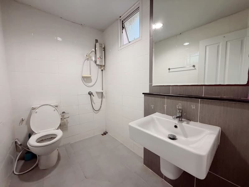 Areeya Daily Kaset-Nawamintr, Bangkok, Ladplakhao Road, Chorake Bua, Lat Phrao, Bangkok, 3 Bedrooms, 170 sqm, Townhouse For Sale, by Ashiraya Suwannin, 500410482 - DDproperty.com