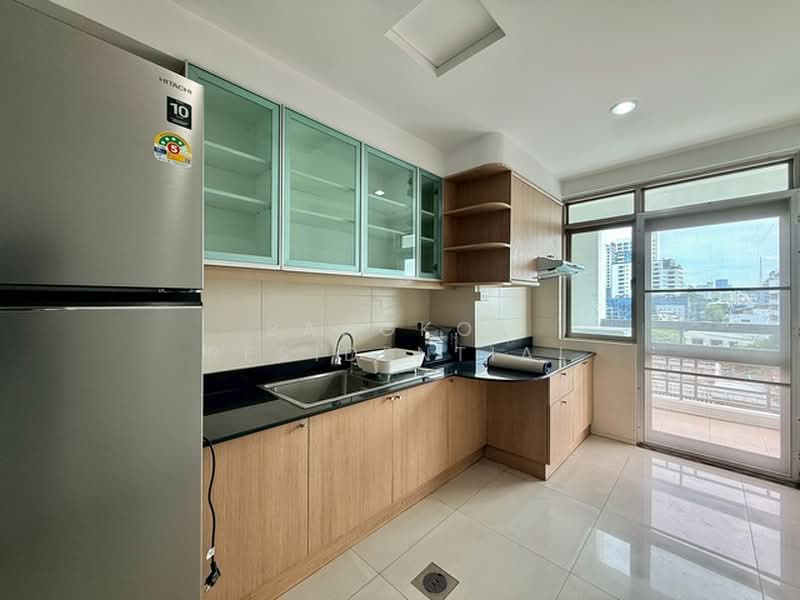 Royal Castle Sukhumvit, Bangkok, 30 Soi Sukhumvit 39, Khlongtoei Nua, Watthana, Bangkok, 3 Bedrooms, 140 sqm, Condo For Rent, by Bangkok Residential, 500410650 - DDproperty.com