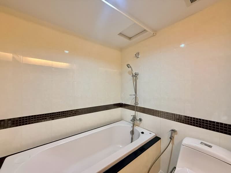 Royal Castle Sukhumvit, Bangkok, 30 Soi Sukhumvit 39, Khlongtoei Nua, Watthana, Bangkok, 3 Bedrooms, 140 sqm, Condo For Rent, by Bangkok Residential, 500410650 - DDproperty.com
