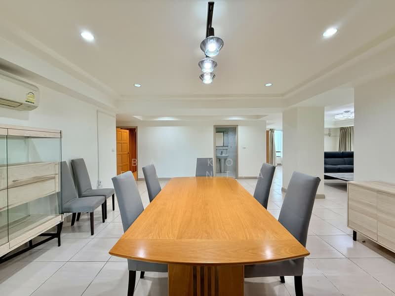 Royal Castle Sukhumvit, Bangkok, 30 Soi Sukhumvit 39, Khlongtoei Nua, Watthana, Bangkok, 3 Bedrooms, 190 sqm, Condo For Rent, by Bangkok Residential, 500410654 - DDproperty.com