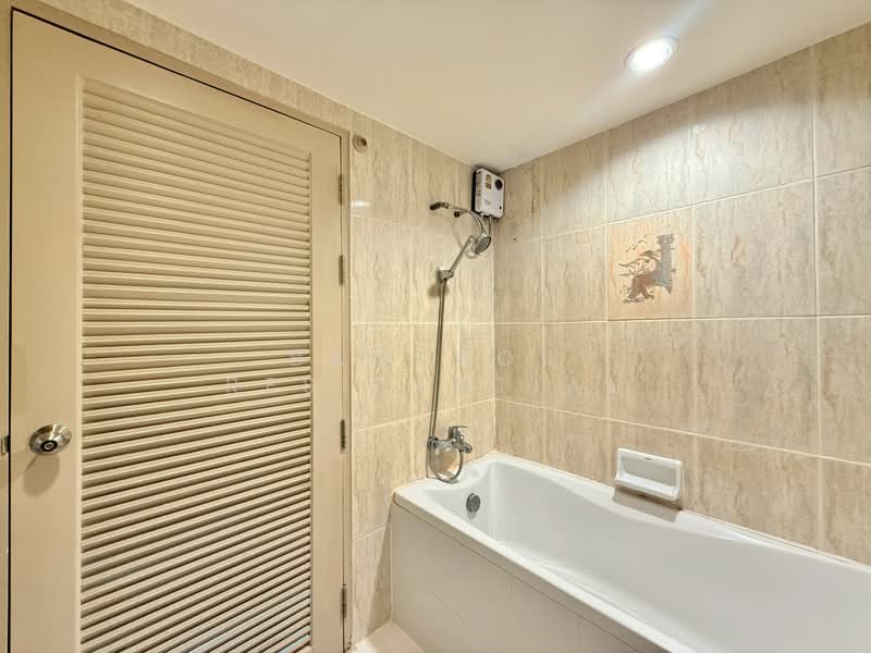 Royal Castle Sukhumvit, Bangkok, 30 Soi Sukhumvit 39, Khlongtoei Nua, Watthana, Bangkok, 3 Bedrooms, 190 sqm, Condo For Rent, by Bangkok Residential, 500410654 - DDproperty.com