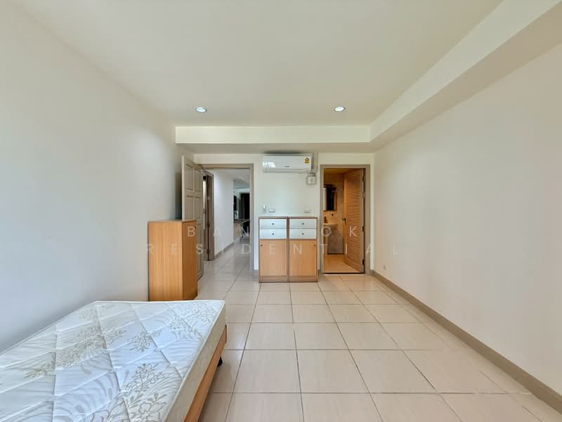 Royal Castle Sukhumvit, Bangkok, 30 Soi Sukhumvit 39, Khlongtoei Nua, Watthana, Bangkok, 3 Bedrooms, 190 sqm, Condo For Rent, by Bangkok Residential, 500410654 - DDproperty.com