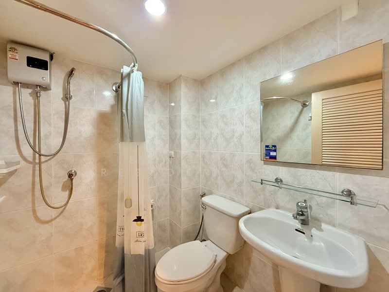 Royal Castle Sukhumvit, Bangkok, 30 Soi Sukhumvit 39, Khlongtoei Nua, Watthana, Bangkok, 3 Bedrooms, 190 sqm, Condo For Rent, by Bangkok Residential, 500410654 - DDproperty.com