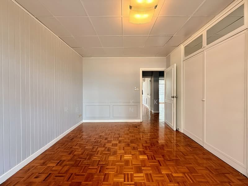 Aramvej Apartment, Bangkok, 181 Soi Sukhumvit 49/11, Khlong Tan Nua, Watthana, Bangkok, 4 Bedrooms, 260 sqm, Apartment For Rent, by Bangkok Residential, 500410659 - DDproperty.com