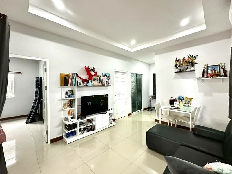 ขาย บ้านแฝด ชั้นเดียว หลังมุม หมู่บ้าน รติรัตน์ ถนนต้นเชือก-วัดมะสง, Nonthaburi, Thawi Watthana, Sai Noi, Nonthaburi, 2 Bedrooms, 110 sqm, Semi-Detached House (Twin House) For Sale, by กรณวัสส์ กัณฑวัสส์วงส์, 500410690 - DDproperty.com