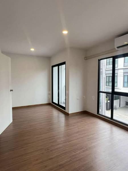 Lumpini Townplace Sukhumvit-Srinakarin, Samut Prakan, Samrong Nua, Muang Samut Prakarn, Samut Prakan, 4 Bedrooms, 116 sqm, Single Detached House For Rent, by ณภัทร พรสิริเมธากุล, 500410717 - DDproperty.com