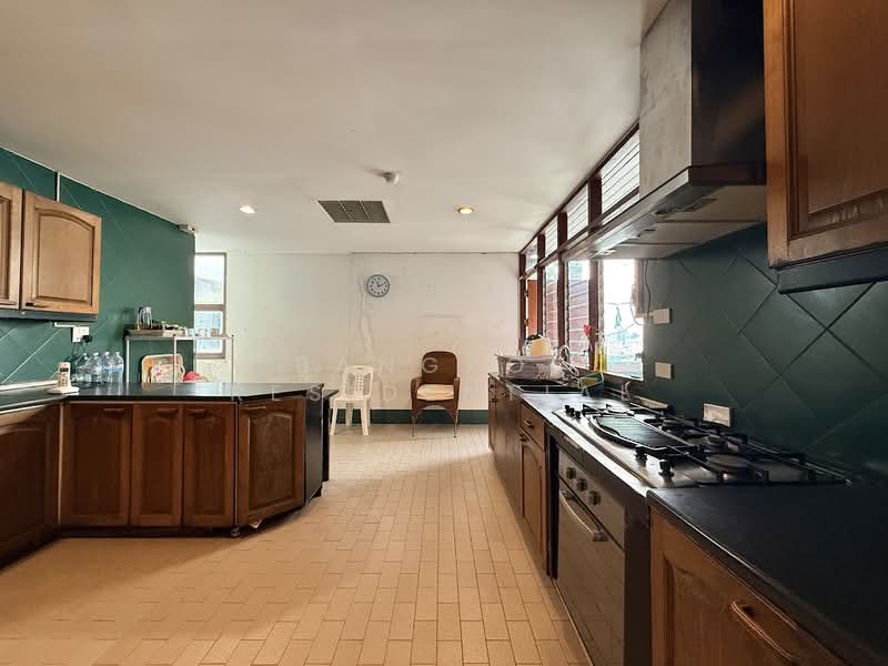 Oriental Towers, Bangkok, 25 Soi Ekkamai 12, Ekkamai Road, Khlong Tan Nua, Watthana, Bangkok, 4 Bedrooms, 475 sqm, Condo For Sale, by Bangkok Residential, 500410761 - DDproperty.com