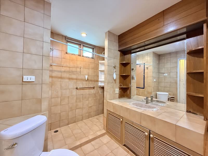 Oriental Towers, Bangkok, 25 Soi Ekkamai 12, Ekkamai Road, Khlong Tan Nua, Watthana, Bangkok, 4 Bedrooms, 475 sqm, Condo For Sale, by Bangkok Residential, 500410761 - DDproperty.com