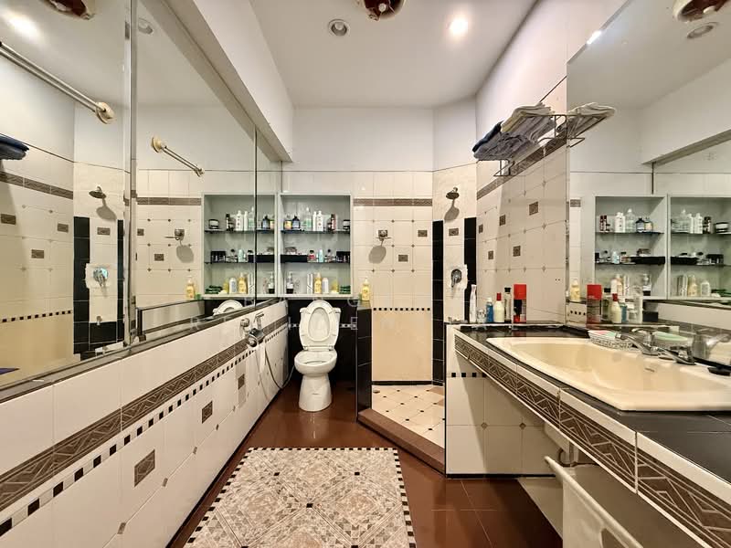 Oriental Towers, Bangkok, 25 Soi Ekkamai 12, Ekkamai Road, Khlong Tan Nua, Watthana, Bangkok, 4 Bedrooms, 475 sqm, Condo For Sale, by Bangkok Residential, 500410761 - DDproperty.com