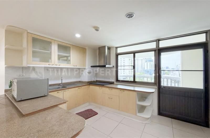Royal Castle Sukhumvit, Bangkok, 30 Soi Sukhumvit 39, Khlongtoei Nua, Watthana, Bangkok, 3 Bedrooms, 190 sqm, Condo For Rent, by Khun Nita, 500410793 - DDproperty.com