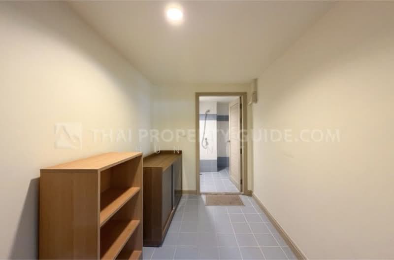 Royal Castle Sukhumvit, Bangkok, 30 Soi Sukhumvit 39, Khlongtoei Nua, Watthana, Bangkok, 3 Bedrooms, 190 sqm, Condo For Rent, by Khun Nita, 500410793 - DDproperty.com