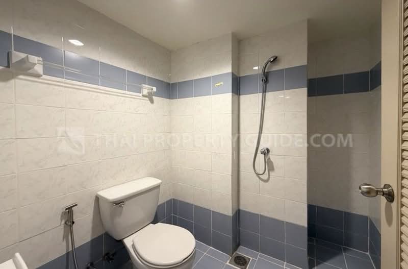 Royal Castle Sukhumvit, Bangkok, 30 Soi Sukhumvit 39, Khlongtoei Nua, Watthana, Bangkok, 3 Bedrooms, 190 sqm, Condo For Rent, by Khun Nita, 500410793 - DDproperty.com