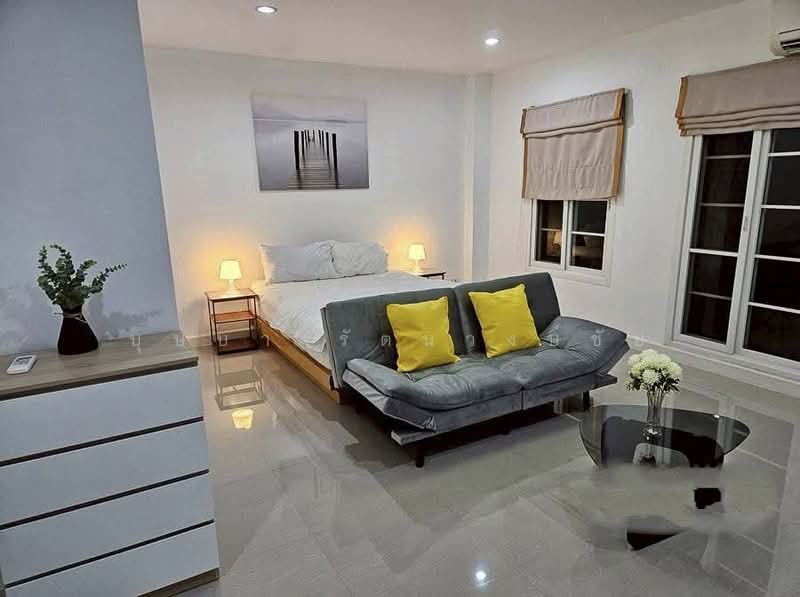 Urban Sathorn, Bangkok, Ratchaphruek Road, Bang Chak, Phasi Charoen, Bangkok, 4 Bedrooms, 300 sqm, Townhouse For Rent, by บุษบา รัตนวงษ์ชัย, 500410866 - DDproperty.com