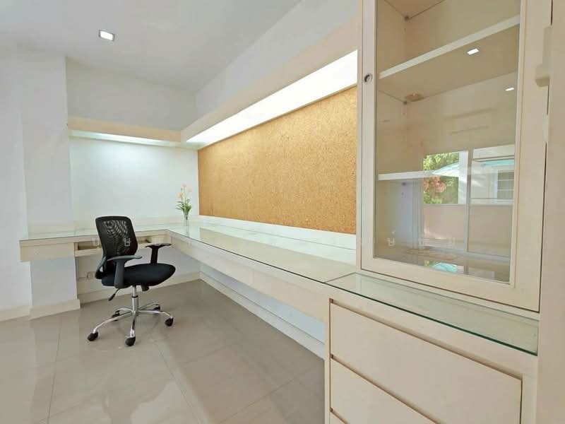 Urban Sathorn, Bangkok, Ratchaphruek Road, Bang Chak, Phasi Charoen, Bangkok, 4 Bedrooms, 300 sqm, Townhouse For Rent, by บุษบา รัตนวงษ์ชัย, 500410866 - DDproperty.com