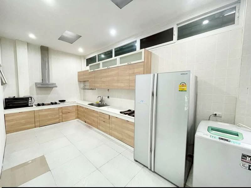 Urban Sathorn, Bangkok, Ratchaphruek Road, Bang Chak, Phasi Charoen, Bangkok, 4 Bedrooms, 300 sqm, Townhouse For Rent, by บุษบา รัตนวงษ์ชัย, 500410866 - DDproperty.com