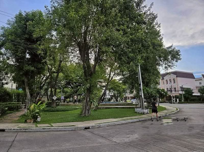 Urban Sathorn, Bangkok, Ratchaphruek Road, Bang Chak, Phasi Charoen, Bangkok, 4 Bedrooms, 300 sqm, Townhouse For Rent, by บุษบา รัตนวงษ์ชัย, 500410866 - DDproperty.com