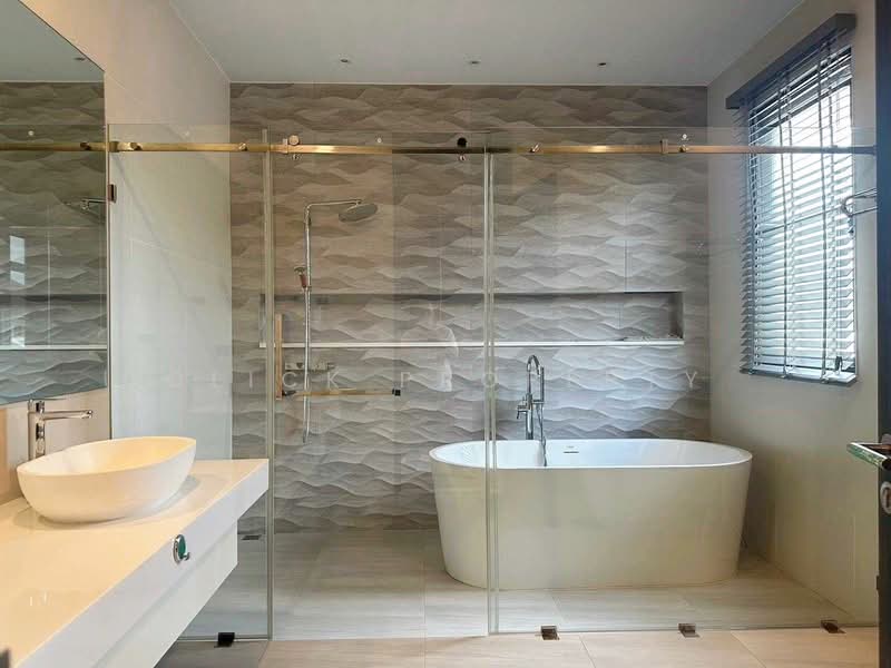 Luxury house with swimming pool, Sukhumvit 71/26, Bangkok, สุขุมวิท 71, Khlong Tan Nua, Watthana, Bangkok, 5 Bedrooms, 700 sqm, Single Detached House For Sale, by Click property, 500410948 - DDproperty.com