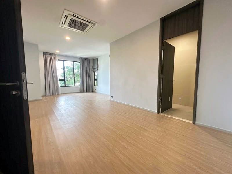 Luxury house with swimming pool, Sukhumvit 71/26, Bangkok, สุขุมวิท 71, Khlong Tan Nua, Watthana, Bangkok, 5 Bedrooms, 700 sqm, Single Detached House For Sale, by Click property, 500410948 - DDproperty.com