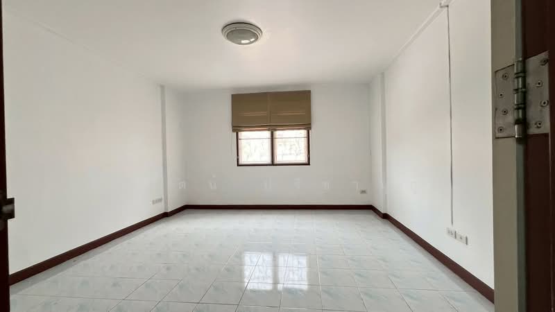 Thanakorn Villa 4 Village Pinklao-Rama 7, Nonthaburi, Theot Phra Kiat Road, Wat Chalo, Bang Kruai, Nonthaburi, 3 Bedrooms, 120 sqm, Townhouse For Sale, by สินรัตน์ ปรีชานุกูล, 500410969 - DDproperty.com