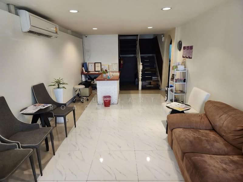 2-story Townhouse For Sale, 2 houses next to each other, @Sukhumvit 30, Bangkok, Sukhumvit 30, Khong Tan, Khlong Toei, Bangkok, 6 Bedrooms, 280 sqm, Townhouse For Sale, by Suchart Roachthavilit, 500411043 - DDproperty.com