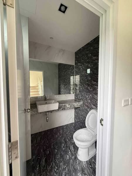 For Sale / Rent: Luxury Home Office on the Main Road, Phraeksa (SPSSR294), Samut Prakan, สุขุมวิท, Tai Ban Mai, Muang Samut Prakarn, Samut Prakan, 4 Bedrooms, 296 sqm, Townhouse For Sale, by Khun Poon, 500411064 - DDproperty.com