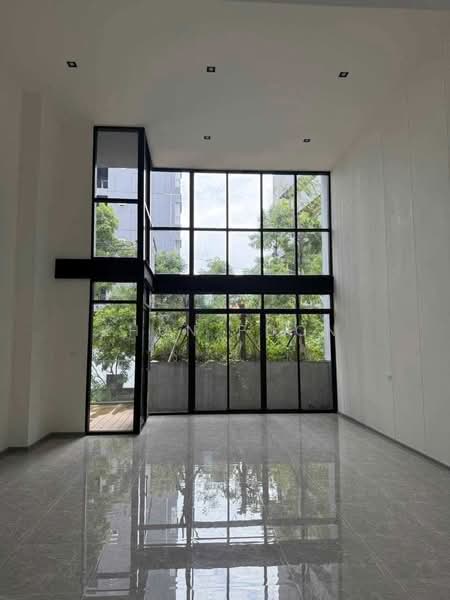 For Sale / Rent: Luxury Home Office on the Main Road, Phraeksa (SPSSR294), Samut Prakan, สุขุมวิท, Tai Ban Mai, Muang Samut Prakarn, Samut Prakan, 4 Bedrooms, 296 sqm, Townhouse For Sale, by Khun Poon, 500411064 - DDproperty.com