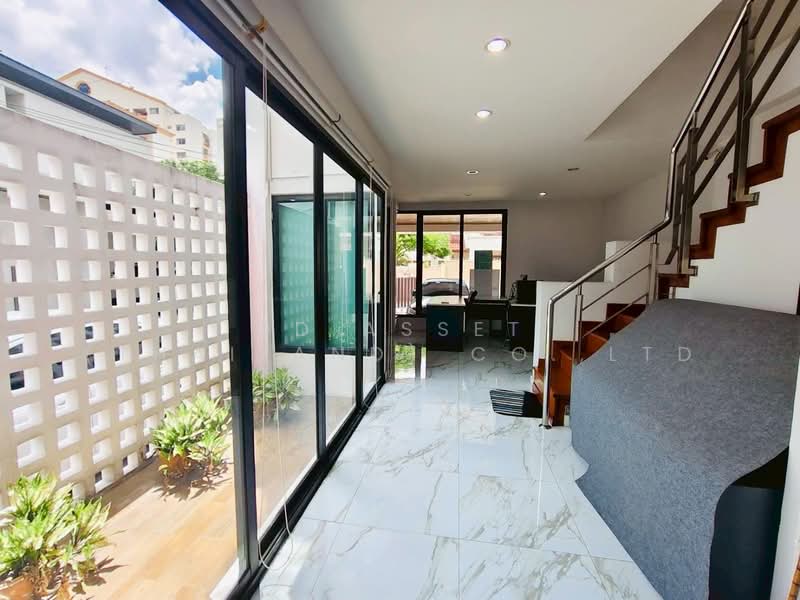 ขาย / ให้เช่า ตึก ออฟฟิศ พร้อมสตูดิโอ ลาดพร้าว ซอย18 รหัส : T8251, กรุงเทพ, จอมพล, จตุจักร, กรุงเทพ, 132 ตร.ม., สำนักงาน ขาย, โดย DD Asset (Thailand) Co.,Ltd, 500411070 - DDproperty.com
