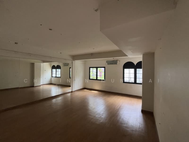 For Rent: Shop House in Phrom Phong BTS Walk Distance Ideal for Cafe, Restaurant, Clinic, Bangkok, Khlong Tan Nua, Watthana, Bangkok, , 250 sqm, Retail Space For Rent, by Chutinun Mungmai, 500411072 - DDproperty.com