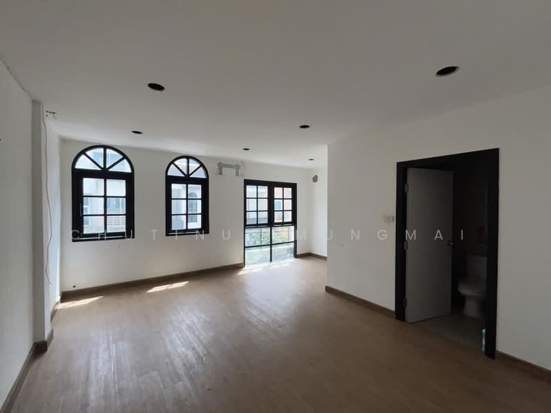For Rent: Shop House in Phrom Phong BTS Walk Distance Ideal for Cafe, Restaurant, Clinic, กรุงเทพ, คลองตันเหนือ, วัฒนา, กรุงเทพ, 250 ตร.ม., พื้นที่ขายของ ให้เช่า, โดย Chutinun Mungmai, 500411072 - DDproperty.com