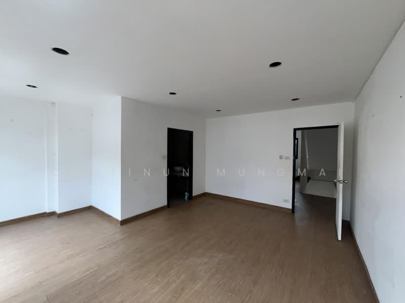 For Rent: Shop House in Phrom Phong BTS Walk Distance Ideal for Cafe, Restaurant, Clinic, กรุงเทพ, คลองตันเหนือ, วัฒนา, กรุงเทพ, 250 ตร.ม., พื้นที่ขายของ ให้เช่า, โดย Chutinun Mungmai, 500411072 - DDproperty.com