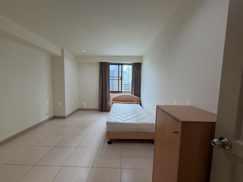 Royal Castle Sukhumvit, Bangkok, 30 Soi Sukhumvit 39, Khlongtoei Nua, Watthana, Bangkok, 3 Bedrooms, 190 sqm, Condo For Rent, by Jirayu Chaiyawattanasiri, 500411291 - DDproperty.com