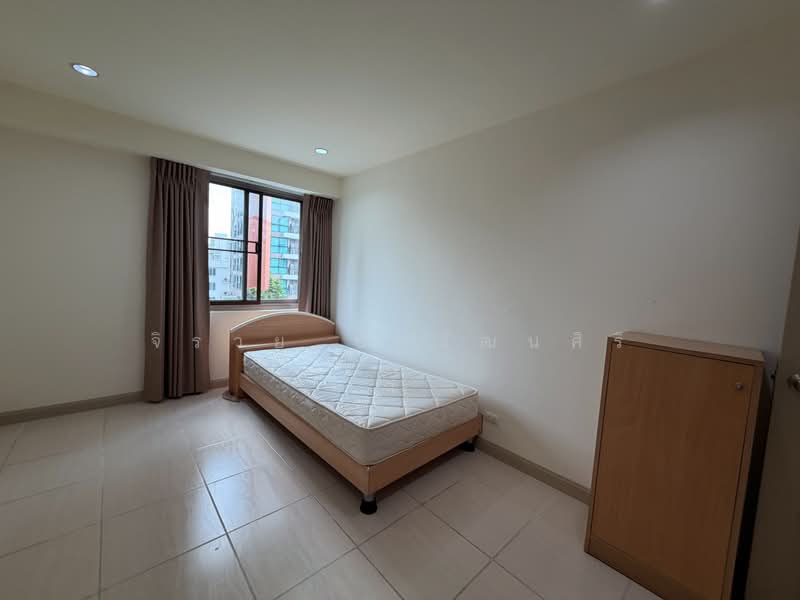 Royal Castle Sukhumvit, Bangkok, 30 Soi Sukhumvit 39, Khlongtoei Nua, Watthana, Bangkok, 3 Bedrooms, 190 sqm, Condo For Rent, by Jirayu Chaiyawattanasiri, 500411291 - DDproperty.com