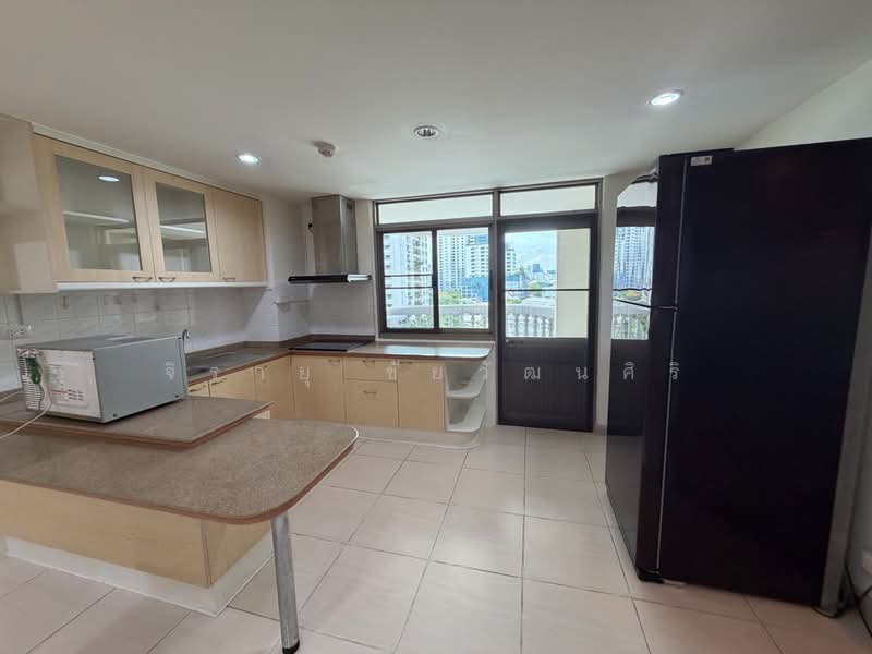 Royal Castle Sukhumvit, Bangkok, 30 Soi Sukhumvit 39, Khlongtoei Nua, Watthana, Bangkok, 3 Bedrooms, 190 sqm, Condo For Rent, by Jirayu Chaiyawattanasiri, 500411291 - DDproperty.com