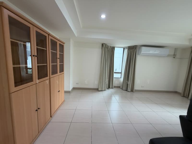 Royal Castle Sukhumvit, Bangkok, 30 Soi Sukhumvit 39, Khlongtoei Nua, Watthana, Bangkok, 3 Bedrooms, 190 sqm, Condo For Rent, by Jirayu Chaiyawattanasiri, 500411291 - DDproperty.com