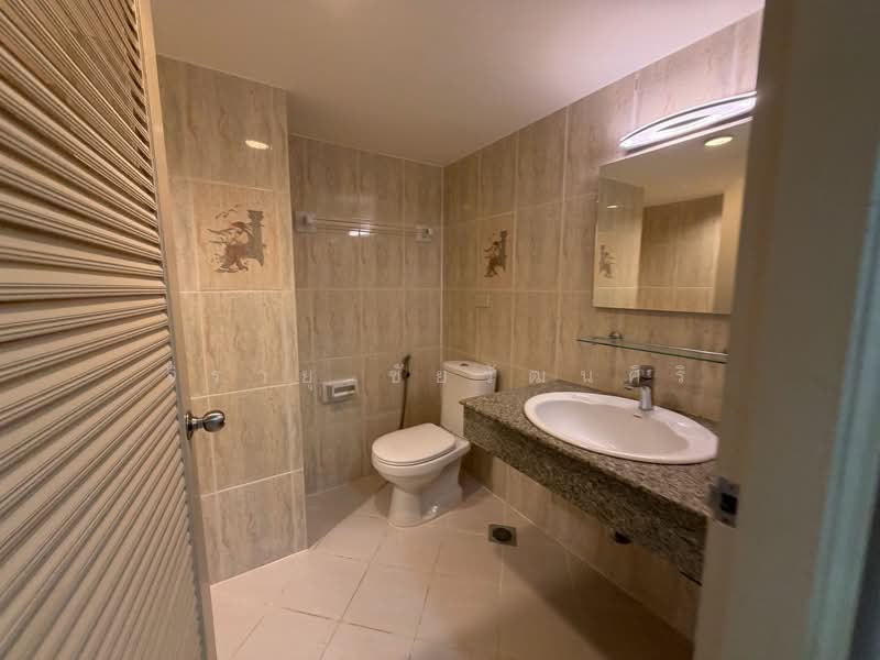 Royal Castle Sukhumvit, Bangkok, 30 Soi Sukhumvit 39, Khlongtoei Nua, Watthana, Bangkok, 3 Bedrooms, 190 sqm, Condo For Rent, by Jirayu Chaiyawattanasiri, 500411291 - DDproperty.com