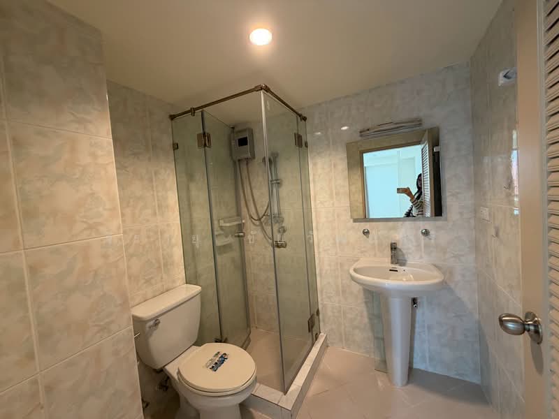 Royal Castle Sukhumvit, Bangkok, 30 Soi Sukhumvit 39, Khlongtoei Nua, Watthana, Bangkok, 3 Bedrooms, 190 sqm, Condo For Rent, by Jirayu Chaiyawattanasiri, 500411291 - DDproperty.com