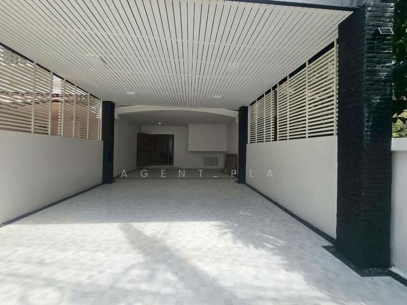 Baan Klang Muang British Town Srinakarin, Samut Prakan, Soi Baan Klang Muang British Town Srinakarin, Bang Kaeo, Bang Plee, Samut Prakan, 3 Bedrooms, 230 sqm, Townhouse For Rent, by Agent Pla, 500411318 - DDproperty.com