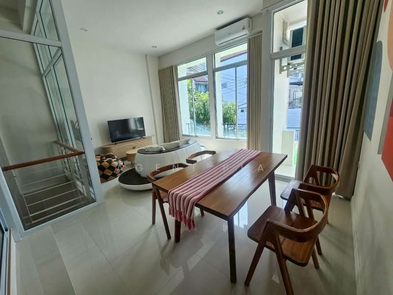 Baan Klang Muang British Town Srinakarin, Samut Prakan, Soi Baan Klang Muang British Town Srinakarin, Bang Kaeo, Bang Plee, Samut Prakan, 3 Bedrooms, 230 sqm, Townhouse For Rent, by Agent Pla, 500411318 - DDproperty.com